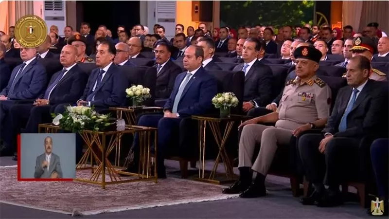 الرئيس السيسي يشاهد عرضا حول «مستقبل مصر.. القدرة والتنمية»