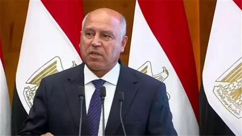 الرئيس السيسي لـ كامل الوزير..  ازاي مفيش مصنع لانتاج الألبان في مصر؟