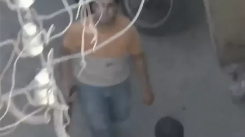 الفيسبوك سجنه.. القبض على شاب لوح بسلاح أبيض وسب سيدة بدمياط 
