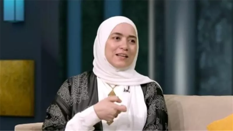 كفارة اليمين بين الإطعام والصيام.. دينا أبو الخير توضح الحكم الشرعي