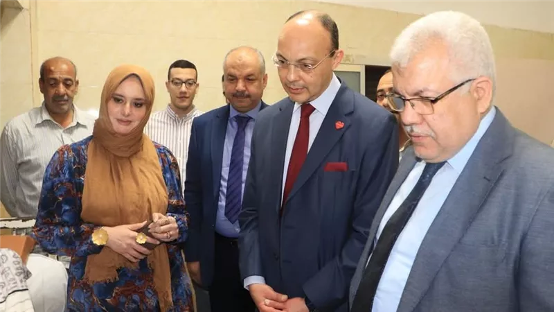 عميد طب المنوفية يتفقد مصابي حادث المصعد ويؤكد استقرار أغلب الحالات