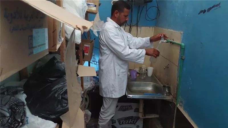 قطاع معامل مياه الفيوم يراقب جودة مياه الشرب والصرف بجمع 34,508 عينة 