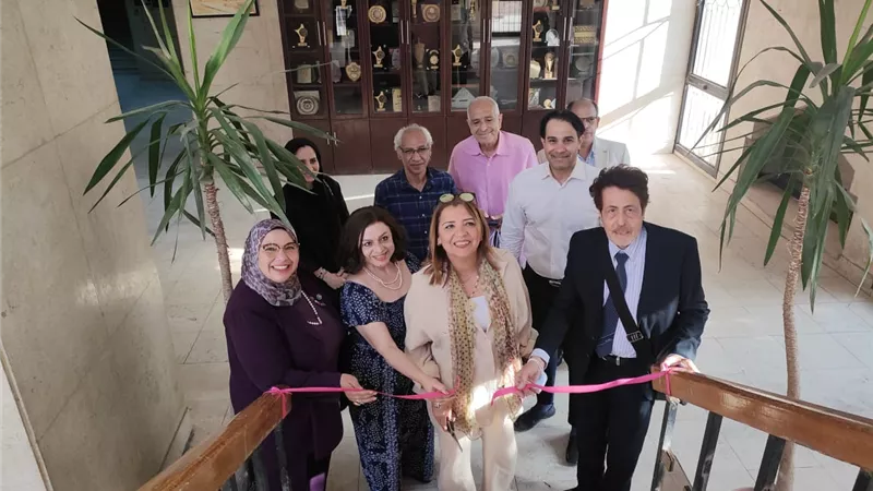 رئيس أكاديمية الفنون تفتتح معرض الفن والسلام أكاديمية الفنون تستضيف معرض الفن