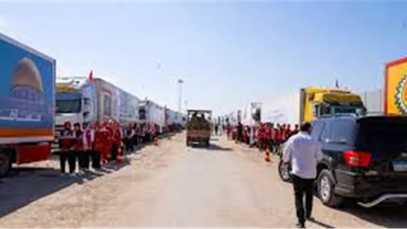 فيديو يوثق دخول شاحنات المساعدات الإنسانية لقطاع غزة عبر معبر كرم أبو سالم 