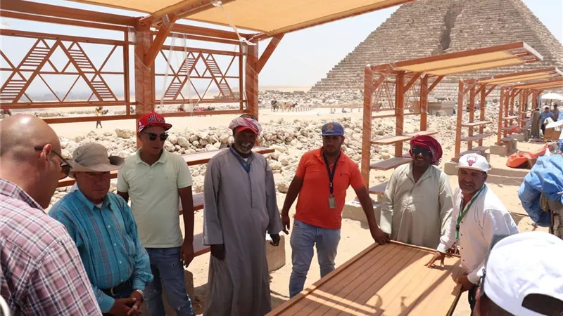 الجيزة تتابع انتظام عمل الباعة وأصحاب الخيل بمنطقة الهرم الأثرية