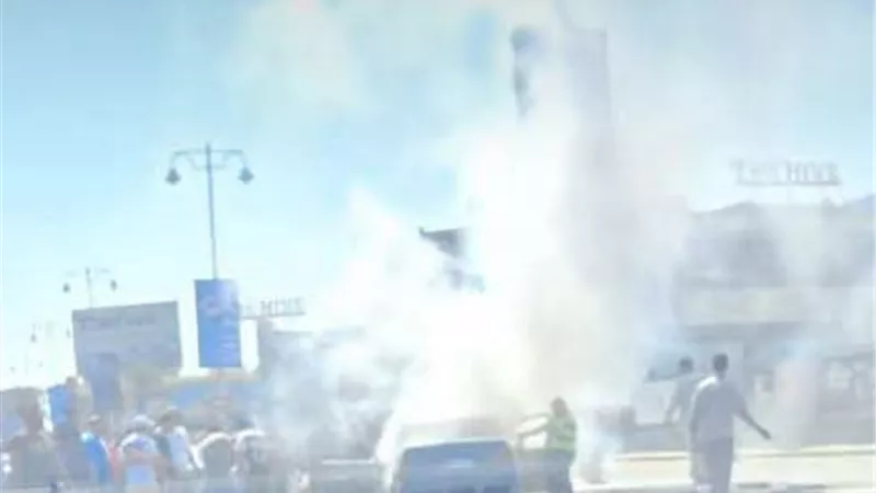 ولعت على الطريق.. حريق يلتهم سيارة ملاكي بشارع الثورة بمصر الجديدة| صور 