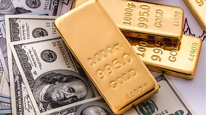 الذهب يصعد لأعلى مستوى في أكثر من 3 أشهر بدعم من تراجع الدولار