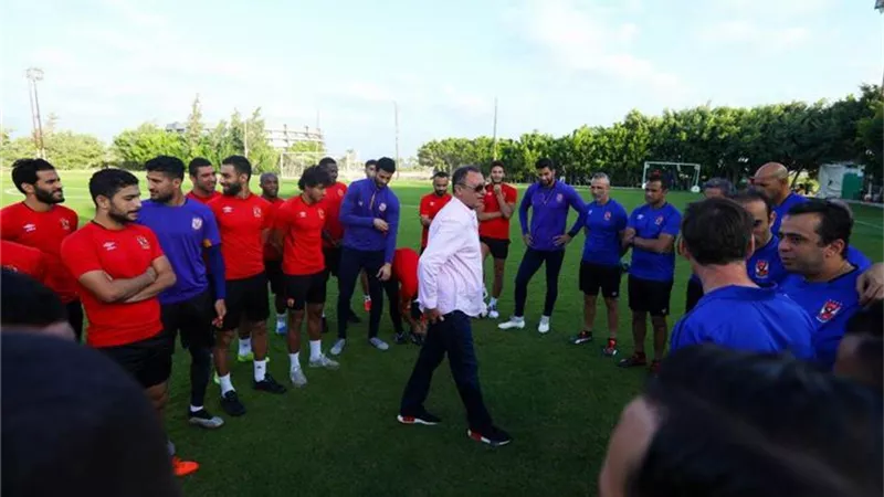 فايد ومبوكازي والعش.. مدافعون على طاولة تعاقدات الأهلي قبل كأس العالم للأندية