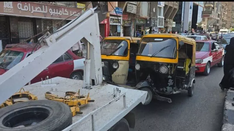 ضبط 25 مركبة توك توك غير مرخصة ومخالفة لخطوط السير بشوارع مدينة الزقازيق