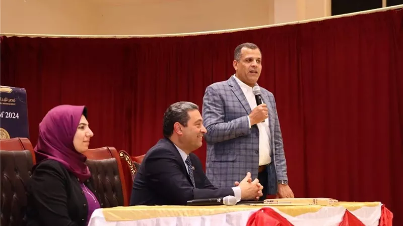 قبل الامتحانات.. محافظ دمياط يلتقي رؤساء لجان الشهادة الإعدادية في دمياط |صور