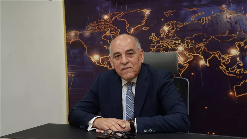 وزير البترول الأسبق: 35 جنيهًا السعر العادل  للبنزين في مصر | خاص