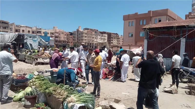 حملة مكبرة لإزالة الإشغالات والباعة الجائلين في دمياط الجديدة |صور