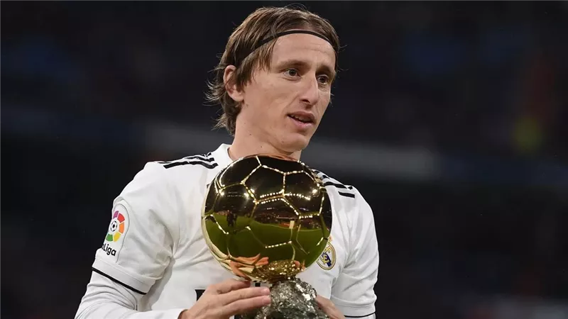 بين الانجازات و النكبات .. مودريتش يودع ريال مدريد بعد 13 عاما بـ 28 لقبا 