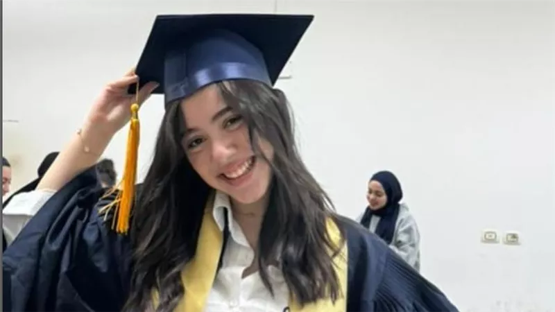 «عقبال الجامعة يا روح قلبي».. دينا فؤاد تهنئ ابنتها بتخرجها المدرسي
