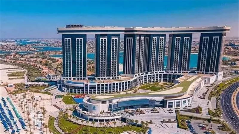 العلمين الجديدة: من منتجع صيفي إلى منارة عالمية للمهرجانات الفنية