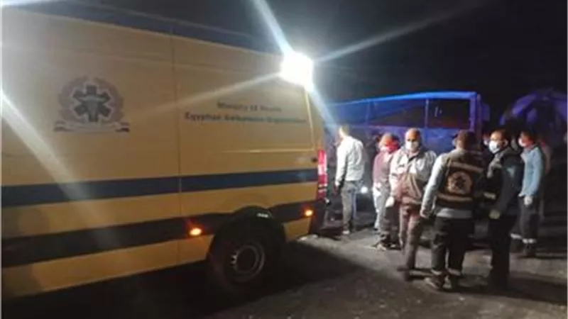 إصابة 9 أشخاص إثر انقلاب ميكروباص على الطريق الصحراوي في المنيا