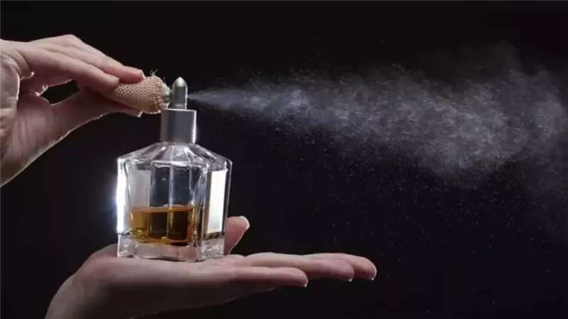دراسة تحذر: العطور تضر بوظائف الرئة والقلب وتقلل من كفاءة الجسم