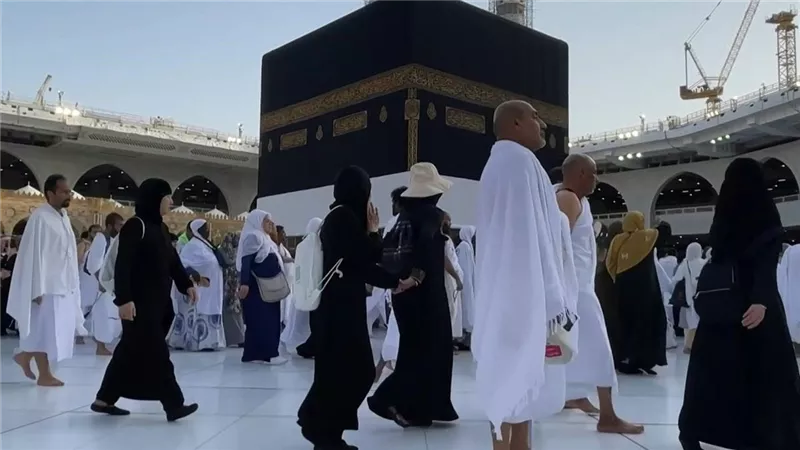 طريقة الطواف حول الكعبة وعدد الأشواط.. أخطاء تبطل الحج فاحذرها
