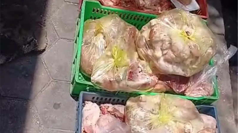 لحوم فاسدة ومخالفات بالمخابز.. تحرير 196 محضرا تموينيا في أسيوط