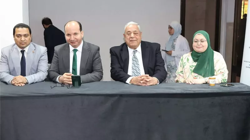 بحضور 200 طبيب جلدية..صحة القاهرة