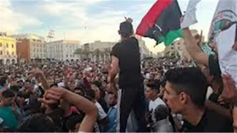 طرابلس تحتشد.. عشرات الآلاف يطالبون برحيل الدبيبة وإنهاء حكومة الوحدة