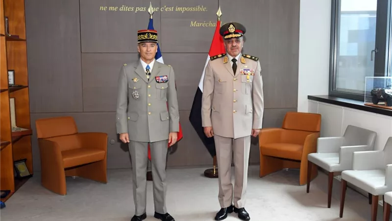رئيس أركان حرب القوات المسلحة يعود إلى أرض الوطن بعد زيارته لفرنسا