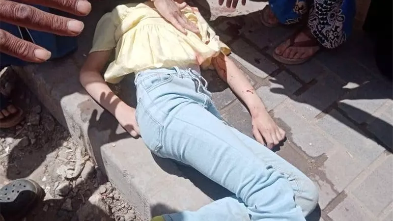 في يدها كشكول..إصابة فتاة مجهولة الهوية سقطت من أعلى عقار بدمياط