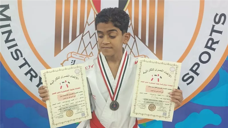 أمير الظلام.. علي محمد: بصير السويس الذي يعزف بالحلم وينتصر بالإرادة