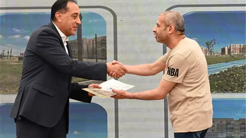 سلم عقودها رئيس الوزراء.. تفاصيل وحدات مشروع سكن لكل المصريين في أكتوبر