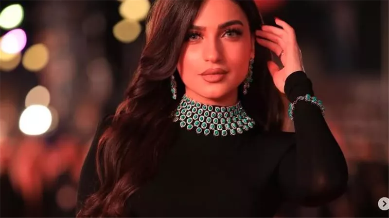 الأسود كلمة السر في إطلالات ياسمين عز بعد حلقة عبد الواحد السيد