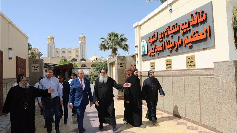 وزير الزراعة يتفقد المزارع والمشروعات الإنتاجية بدير مارمينا بالإسكندرية