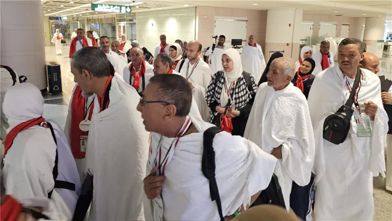 التضامن الاجتماعي تواصل تفويج حجاج الجمعيات الأهلية إلى الأراضي المقدسة