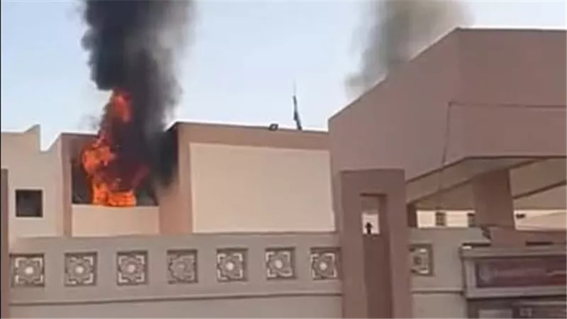 كان في المسرح.. الصور الأولى من حريق مدرسة الشيخ زايد بنات