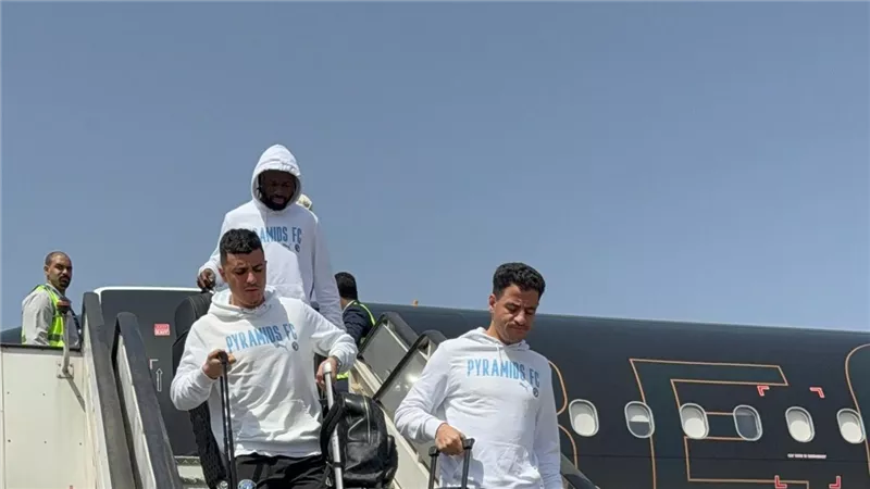 بعثة بيراميدز تعود للقاهرة بعد التعادل في نهائي دوري الأبطال أمام صن داونز 