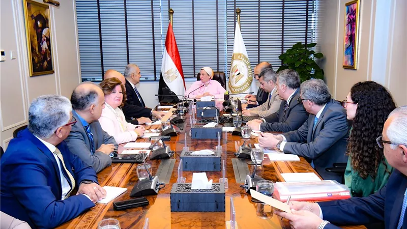  وزيرة البيئة تستعرض جهود الوزارة فى تهيئة المناخ الداعم للإستثمار