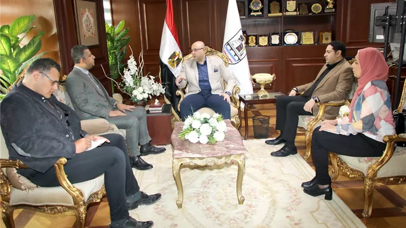 محافظ بني سويف يلتقي وفداً من المجلس القومي لحقوق الإنسان