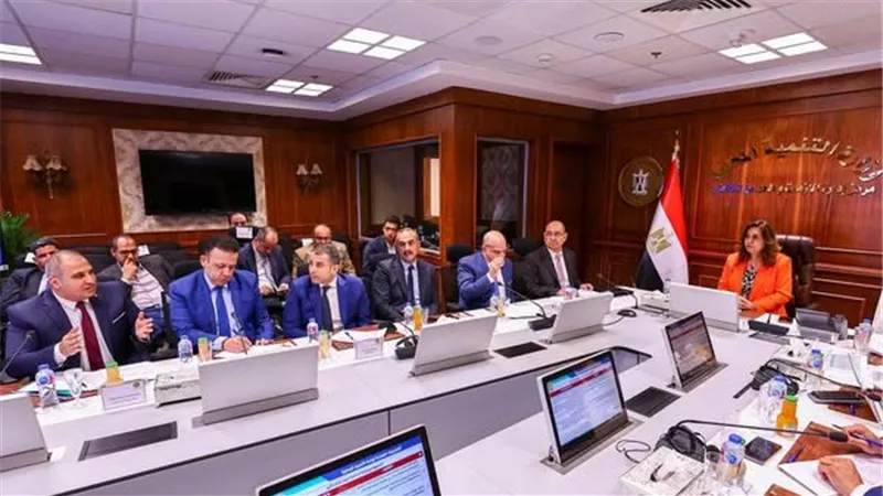 تراخيص المحال تحت المجهر.. الحكومة تتحرك لتسهيل الإجراءات وتقليل التكاليف