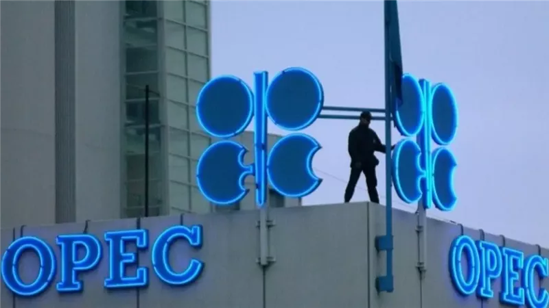 بلومبرغ: إنتاج أوبك يتراجع لأدنى مستوى منذ 37 عاما بسبب الشرق الأوسط