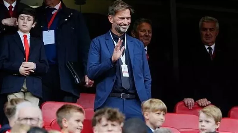 بعد 9 شهور.. يورجن كلوب يعود إلى ليفربول للاحتفال بلقب الدوري الإنجليزي
