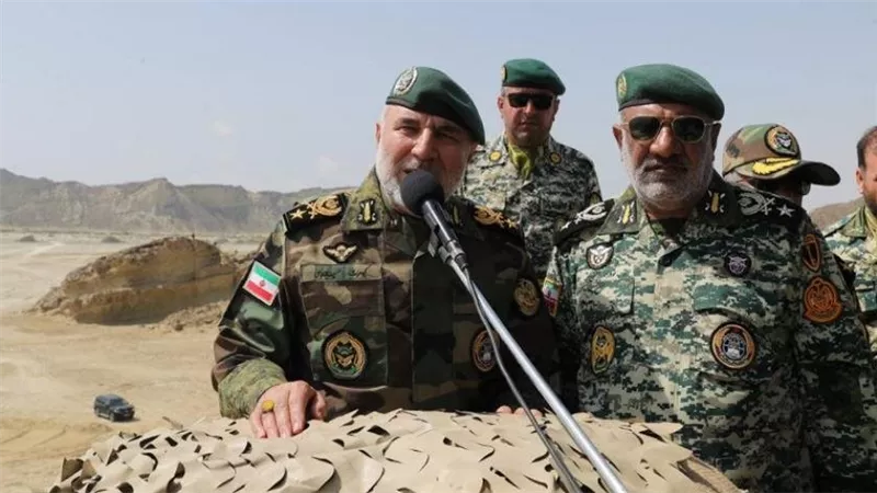 إيران تهدد بتدمير كامل.. قائد عسكري يحذر إسرائيل من رد خاطف: أيدينا على الزناد