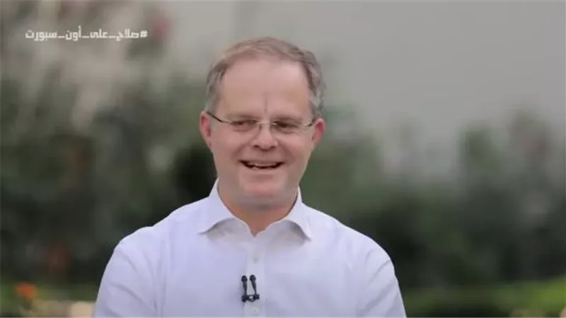 السفير البريطاني في مصر: مكسوف أقابل محمد صلاح بسبب الكنافة والبسبوسة
