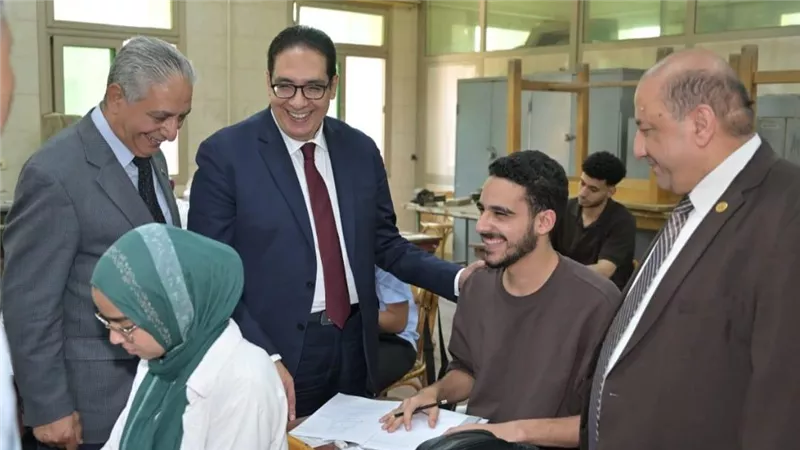 جولة تفقدية لرئيس جامعة القاهرة لمتابعة سير الامتحانات بـ 5 كليات 
