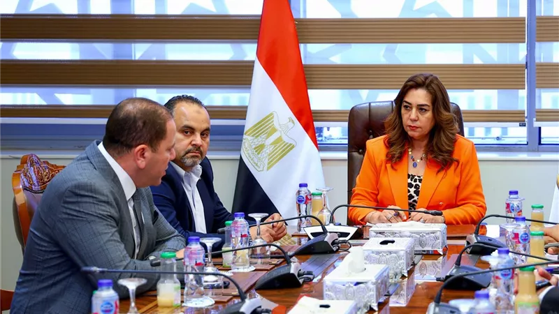 التنمية المحلية تتابع الاستعدادات الخاصة بعقد مؤتمر المسؤولية المجتمعية
