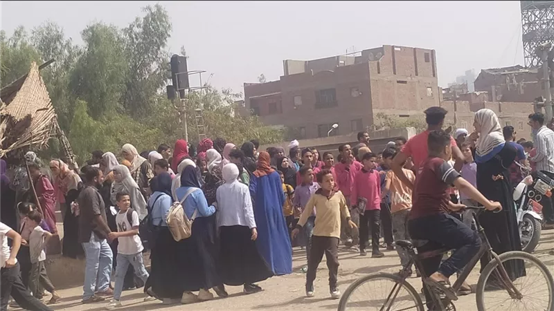 كانت راجعة من المدرسة.. مصرع طفلة أسفل عجلات قطار الصعيد بـ أبو النمرس
