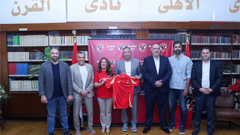 استعدادًا للمشاركة في مونديال الأندية.. الأهلي يستقبل السفيرة الأمريكية في مصر