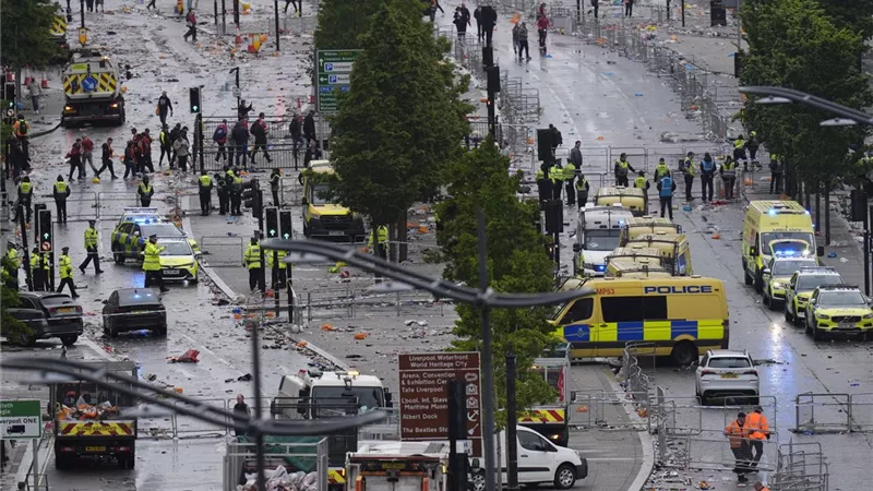 حادث دهس يفسد احتفالات ليفربول.. ويُعيد للأذهان ذكريات كارثة «هيلزبره»| صور