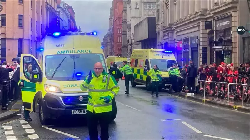 احتفال تحوّل إلى رعب.. مشاهد مروعة توثق حادث دهس في ليفربول| صور وفيديو