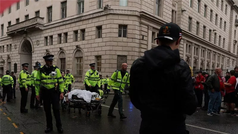 حادث دهس ليفربول.. إصابة 17 شخصًا واشتباه بهجوم إرهابي| صور