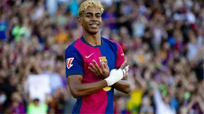 برشلونة يؤمن « لامين يامال» بعقد جديد يمتد لـ 6 سنوات | تفاصيل 