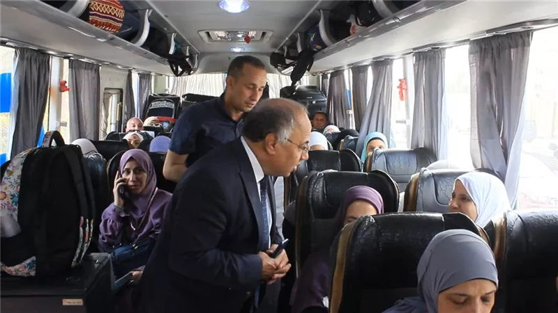 وكيل تضامن بني سويف يودع 230 من الحجاج بالجمعيات الأهلية